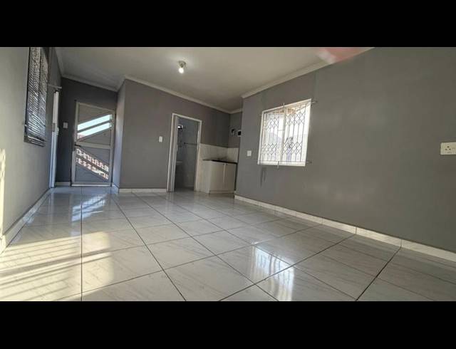 1 BEDROOM PROPERTY TO RENT IN BAYVIEW